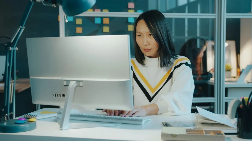 Calon Virtual Assistant mempersiapkan diri mengikuti bootcamp online