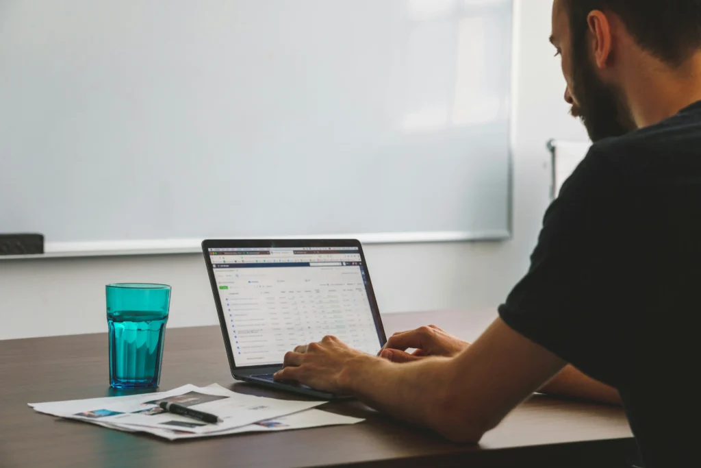 Keterampilan teknis Virtual Assistant dalam mengelola administrasi digital