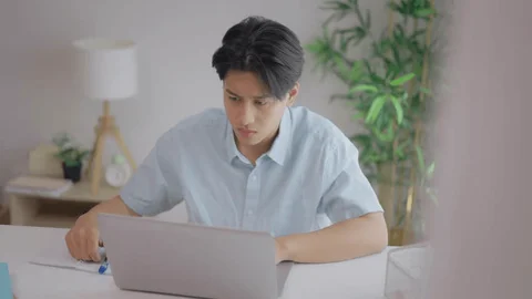 Peserta bootcamp VA mengikuti sesi live class via Zoom